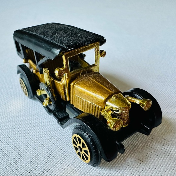 💚 READERS DIGEST VINTAGE COLLECTIBLE MINIATURE 1:64 CLASSIC CAR NO. 306 💥 - Picture 2 of 6